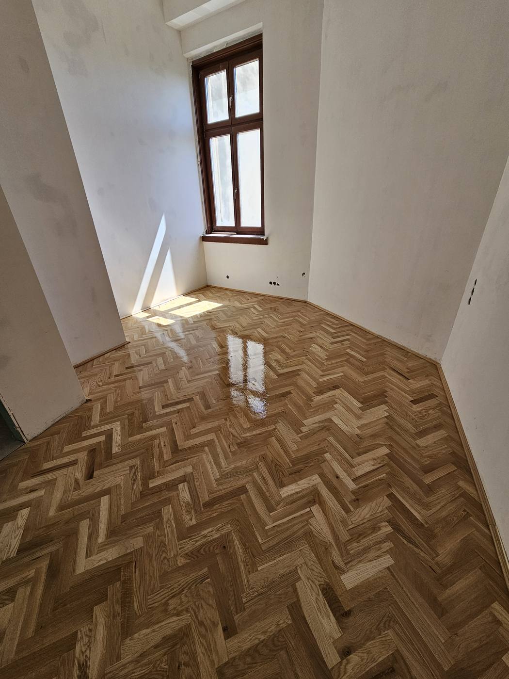 Csiszolt és lakkozott parketta