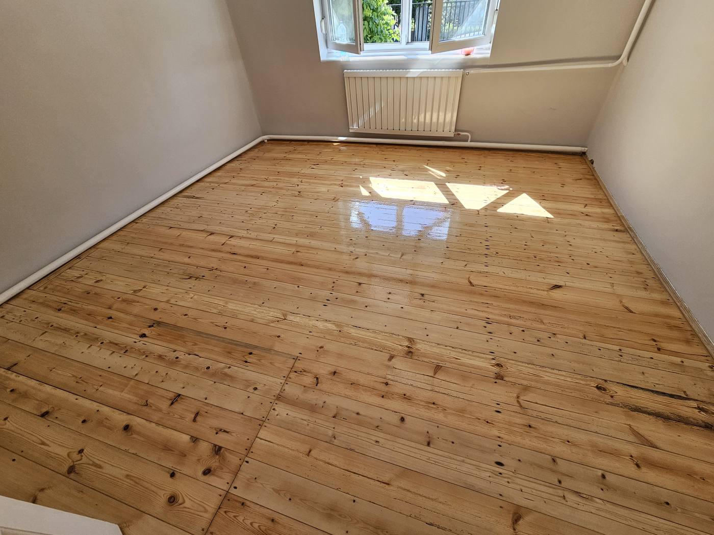 Csiszolt és lakkozott parketta